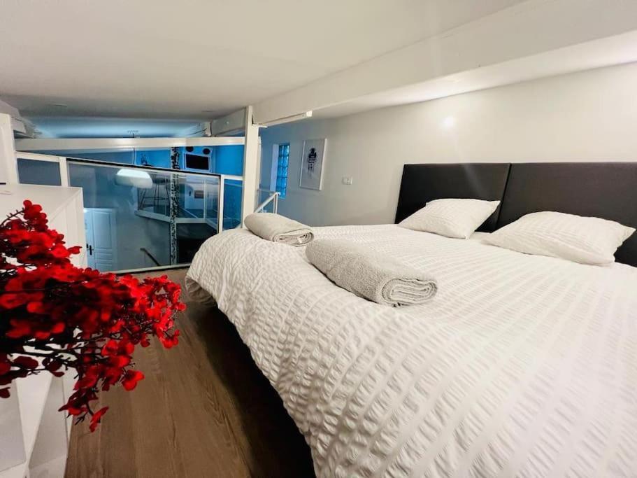 Unique Loft Apartment Located 15 Minutes From The Champs Elysees Saint-Ouen  Dış mekan fotoğraf