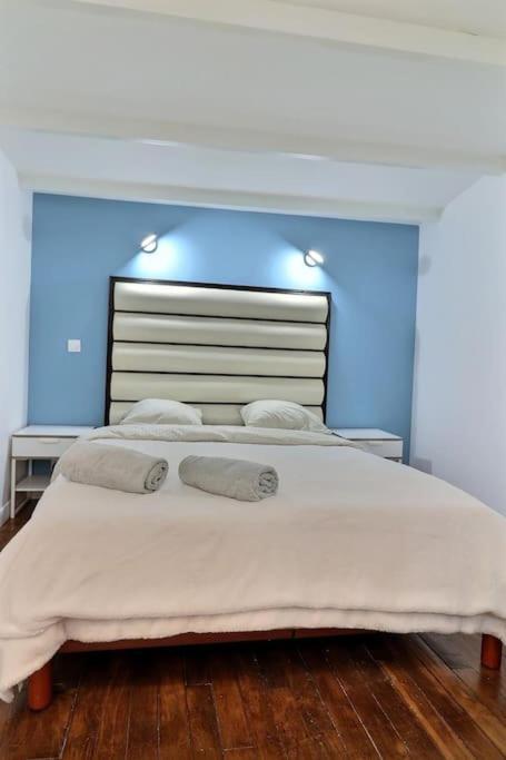 Unique Loft Apartment Located 15 Minutes From The Champs Elysees Saint-Ouen  Dış mekan fotoğraf